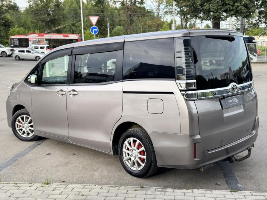 Toyota Voxy III (R80) Рестайлинг Тула  - изображение 4