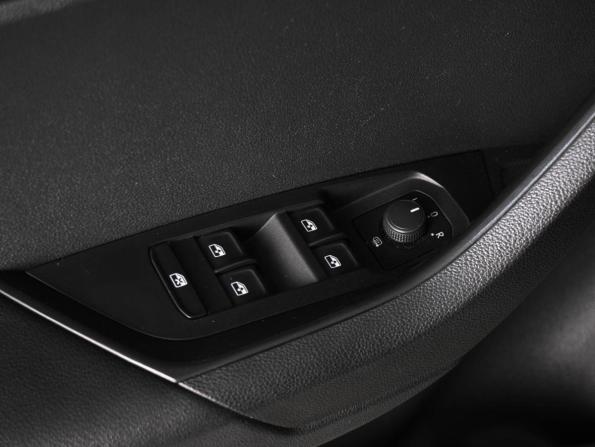Skoda Karoq I с пробегом 2020 года, цена 2 499 000 рублей, 106891 км, внедорожник, Автокод Объявления