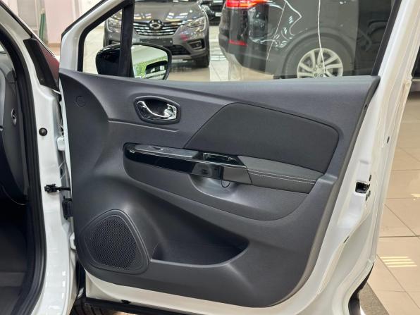 Renault Kaptur I с пробегом 2018 года, цена 1 590 000 рублей, 105000 км, внедорожник, Автокод Объявления