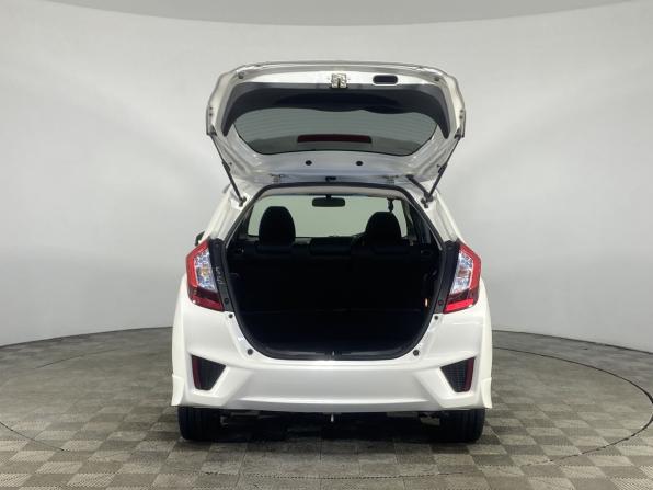 Honda Fit III с пробегом 2016 года, цена 1 070 000 рублей, 138953 км, хэтчбек, Автокод Объявления