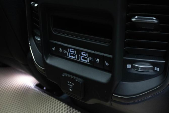 Ram 1500 V с пробегом 2020 года, цена 6 899 000 рублей, 42323 км, пикап, Автокод Объявления
