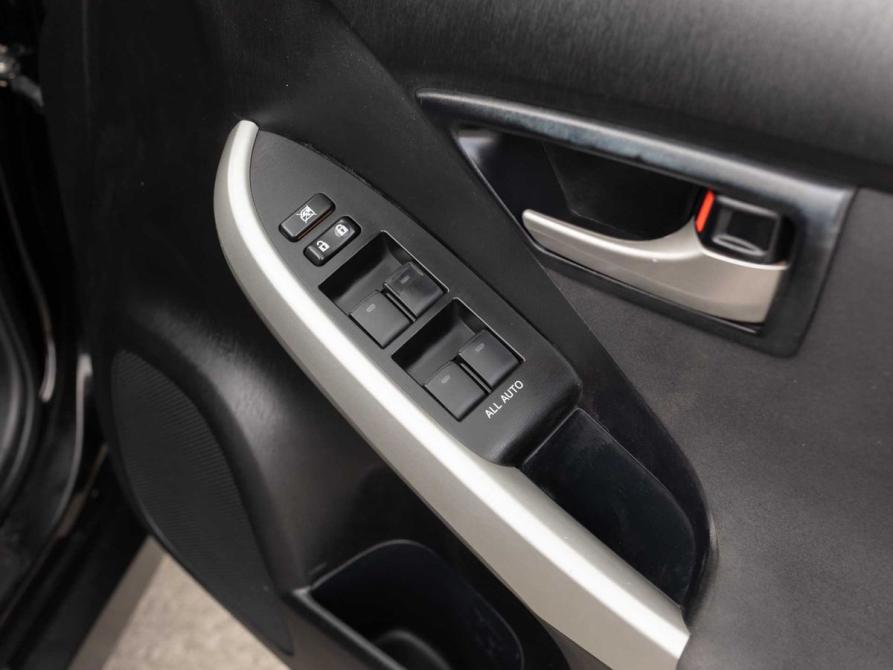 Toyota Prius III Рестайлинг (XW30) Новосибирск  - изображение 17