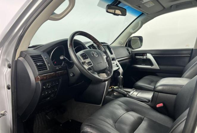 Toyota Land Cruiser 200 Series Рестайлинг 1 с пробегом 2014 года, цена 3 950 000 рублей, 196132 км, внедорожник, Автокод Объявления
