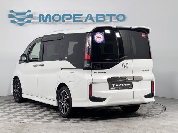Honda Stepwgn V с пробегом 2016 года, цена 2 150 000 рублей, 163551 км, минивэн, Автокод Объявления
