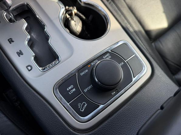 Jeep Grand Cherokee IV (WK2) с пробегом 2011 года, цена 2 100 000 рублей, 113757 км, внедорожник, Автокод Объявления