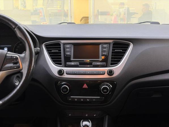 Hyundai Solaris II с пробегом 2018 года, цена 1 299 000 рублей, 164836 км, седан, Автокод Объявления