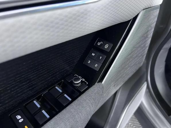 Land Rover Range Rover Velar I с пробегом 2018 года, цена 3 599 000 рублей, 108792 км, внедорожник, Автокод Объявления