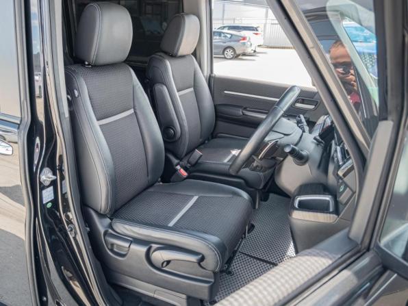 Honda Stepwgn V с пробегом 2015 года, цена 1 765 000 рублей, 165281 км, минивэн, Автокод Объявления