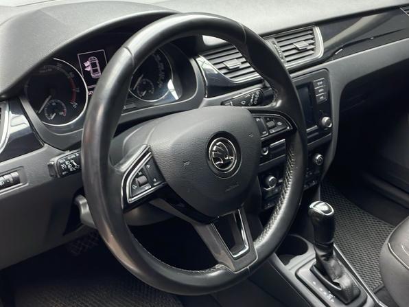 Skoda Rapid I Рестайлинг с пробегом 2018 года, цена 1 050 000 рублей, 252117 км, лифтбек, Автокод Объявления