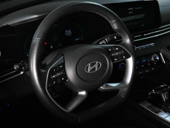 Hyundai Elantra VII (CN7) Рестайлинг с пробегом 2023 года, цена 2 249 000 рублей, 51919 км, седан, Автокод Объявления