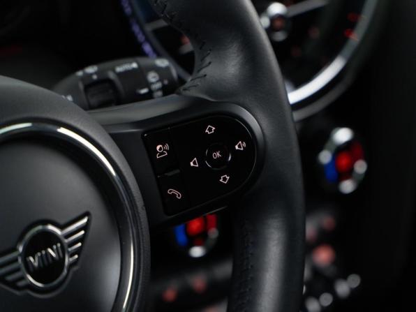 Mini Hatch III (F55/F56) Рестайлинг 2 с пробегом 2021 года, цена 3 374 810 рублей, 22714 км, хэтчбек, Автокод Объявления