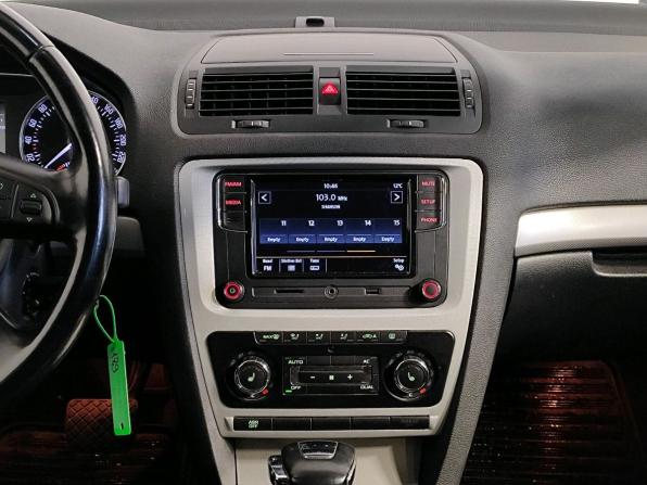 Skoda Octavia II (A5) Рестайлинг с пробегом 2013 года, цена 1 029 000 рублей, 221696 км, лифтбек, Автокод Объявления