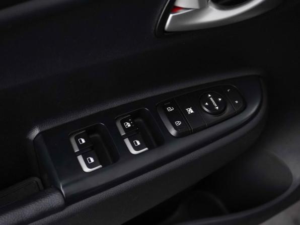 Kia Rio IV с пробегом 2018 года, цена 1 399 046 рублей, 130648 км, хэтчбек, Автокод Объявления