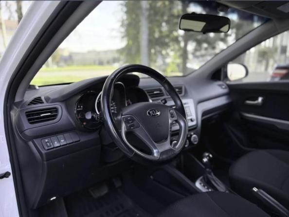 Kia Rio III Рестайлинг с пробегом 2016 года, цена 1 330 000 рублей, 49000 км, седан, Автокод Объявления