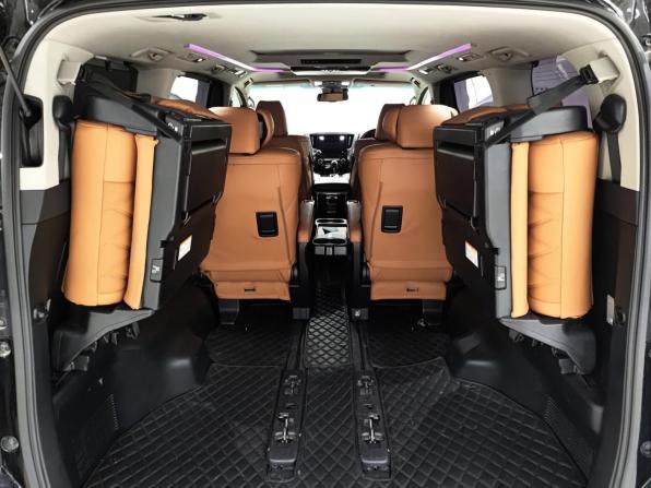 Toyota Vellfire II Рестайлинг с пробегом 2018 года, цена 5 850 000 рублей, 68648 км, минивэн, Автокод Объявления