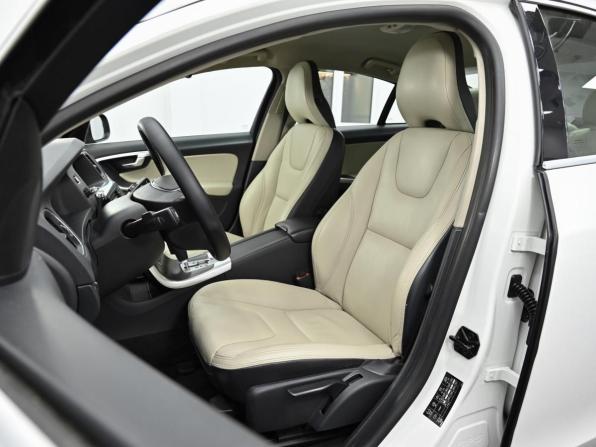 Volvo S60 II с пробегом 2012 года, цена 1 049 000 рублей, 182000 км, седан, Автокод Объявления