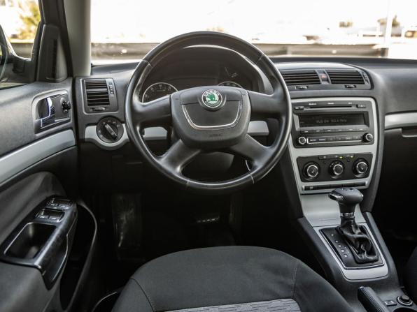 Skoda Octavia II (A5) Рестайлинг с пробегом 2009 года, цена 828 000 рублей, 167282 км, лифтбек, Автокод Объявления