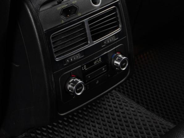 Volkswagen Touareg II с пробегом 2010 года, цена 1 549 000 рублей, 251040 км, внедорожник, Автокод Объявления