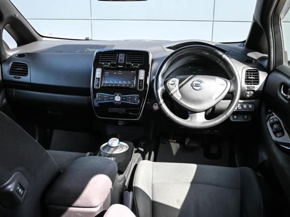Nissan Leaf I (ZE0/AZE0) с пробегом 2017 года, цена 1 378 000 рублей, 98649 км, хэтчбек, Автокод Объявления