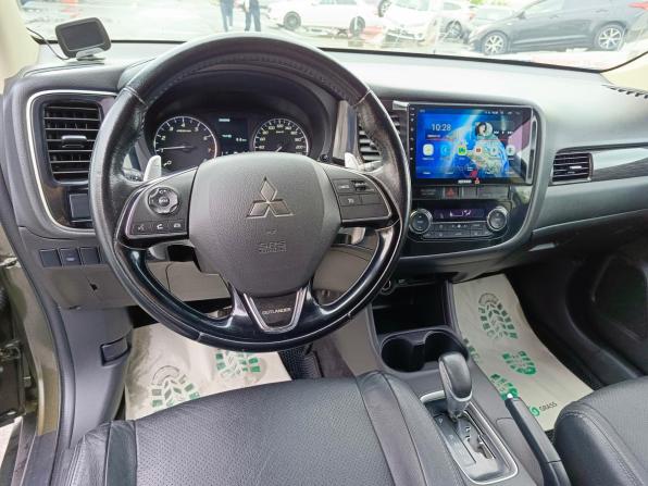Mitsubishi Outlander III Рестайлинг 2 с пробегом 2016 года, цена 1 699 995 рублей, 235333 км, внедорожник, Автокод Объявления