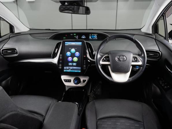 Toyota Prius IV (XW50) с пробегом 2017 года, цена 1 849 000 рублей, 311272 км, лифтбек, Автокод Объявления