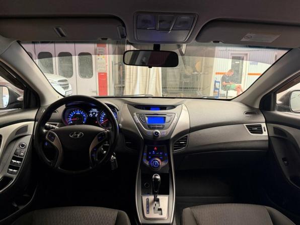 Hyundai Elantra V (MD) Рестайлинг с пробегом 2013 года, цена 1 030 000 рублей, 219722 км, седан, Автокод Объявления
