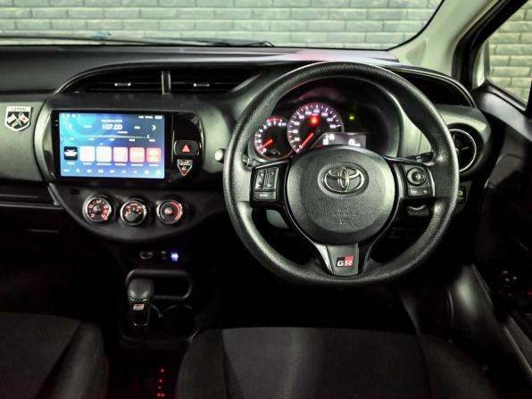 Toyota Vitz III (XP130) Рестайлинг с пробегом 2016 года, цена 1 000 000 рублей, 138870 км, хэтчбек, Автокод Объявления