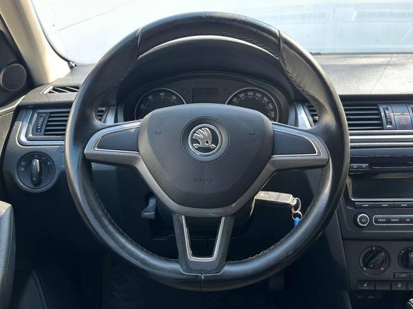 Skoda Rapid I с пробегом 2015 года, цена 700 000 рублей, 343446 км, лифтбек, Автокод Объявления