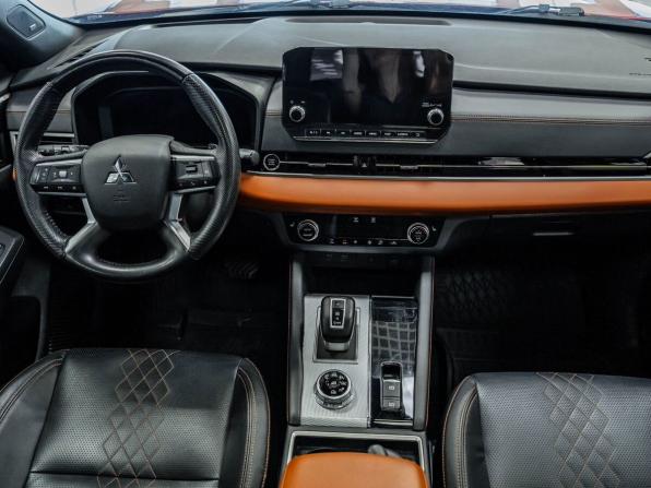 Mitsubishi Outlander IV с пробегом 2023 года, цена 3 946 000 рублей, 30556 км, внедорожник, Автокод Объявления
