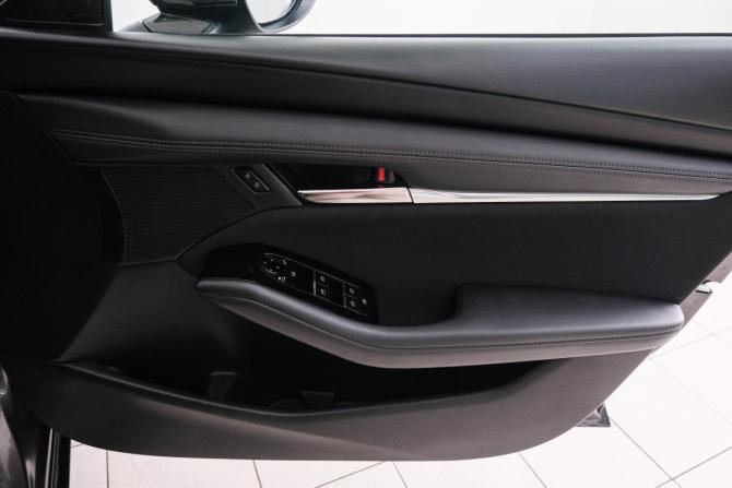 Mazda 3 IV (BP) с пробегом 2019 года, цена 1 699 000 рублей, 104000 км, хэтчбек, Автокод Объявления