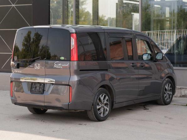 Honda Stepwgn V с пробегом 2015 года, цена 1 720 000 рублей, 108542 км, минивэн, Автокод Объявления