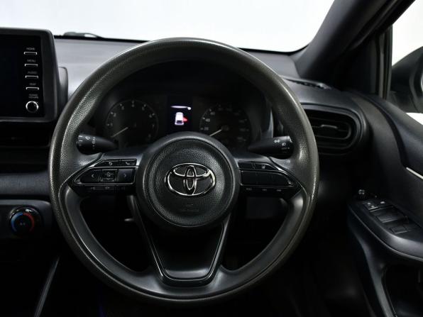 Toyota Yaris IV с пробегом 2020 года, цена 1 170 000 рублей, 115009 км, хэтчбек, Автокод Объявления