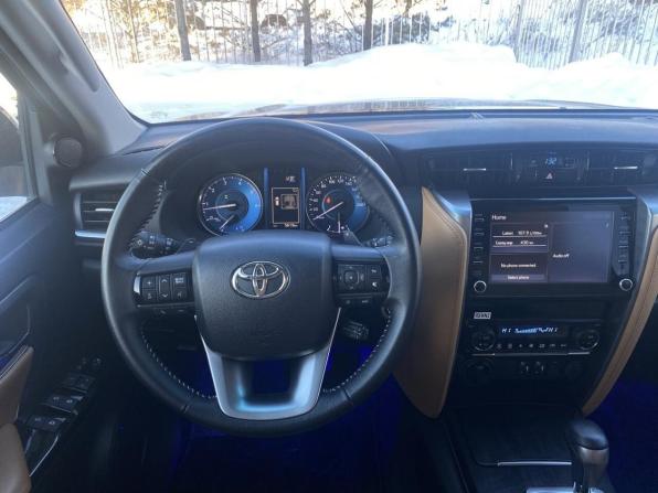 Toyota Fortuner II Рестайлинг с пробегом 2022 года, цена 5 800 000 рублей, 5596 км, внедорожник, Автокод Объявления