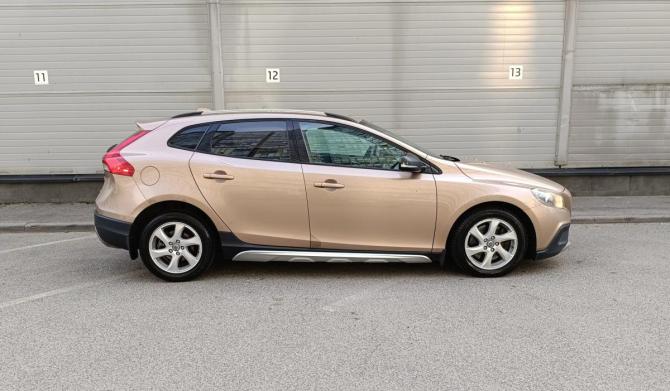 Volvo V40 Cross Country I с пробегом 2013 года, цена 949 000 рублей, 241480 км, хэтчбек, Автокод Объявления