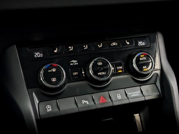 Skoda Karoq I с пробегом 2020 года, цена 2 100 000 рублей, 157099 км, внедорожник, Автокод Объявления