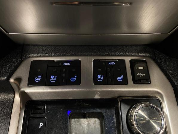 Toyota Land Cruiser 200 Series Рестайлинг 2 с пробегом 2015 года, цена 5 500 000 рублей, 165898 км, внедорожник, Автокод Объявления