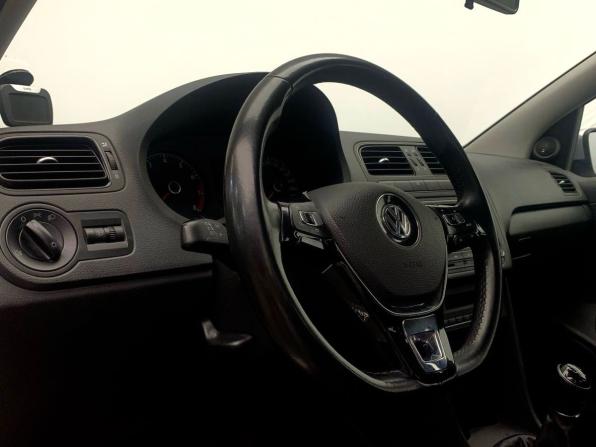 Volkswagen Polo V Рестайлинг с пробегом 2015 года, цена 949 000 рублей, 81938 км, седан, Автокод Объявления