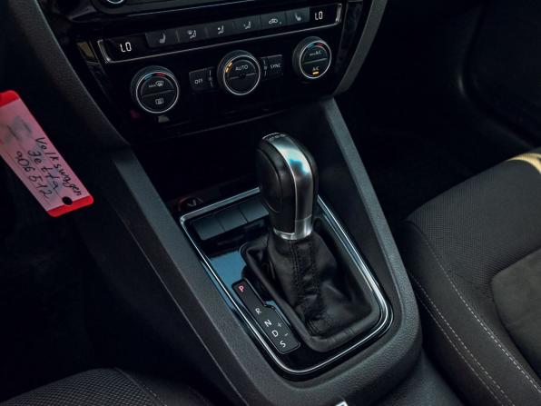 Volkswagen Jetta VI Рестайлинг с пробегом 2016 года, цена 1 379 000 рублей, 113800 км, седан, Автокод Объявления