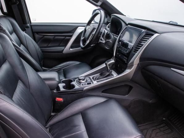Mitsubishi Pajero Sport III с пробегом 2018 года, цена 2 470 000 рублей, 242957 км, внедорожник, Автокод Объявления
