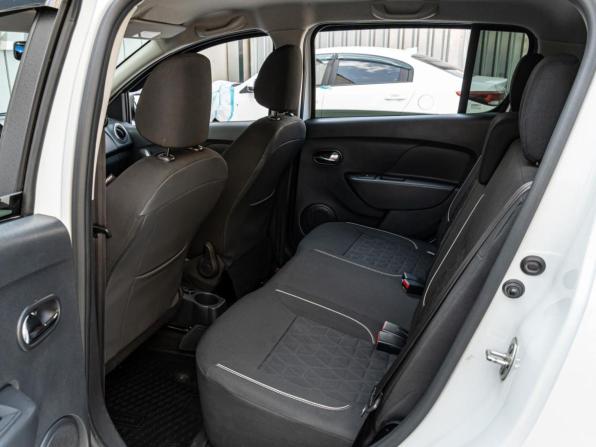 Renault Sandero II Рестайлинг с пробегом 2019 года, цена 1 239 000 рублей, 123905 км, хэтчбек, Автокод Объявления