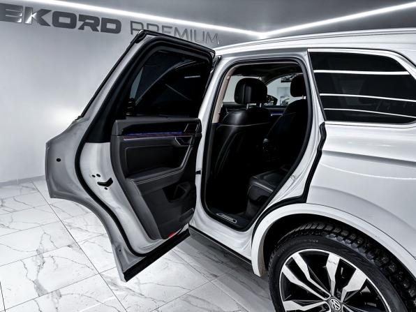 Volkswagen Touareg III с пробегом 2018 года, цена 5 650 000 рублей, 111049 км, внедорожник, Автокод Объявления