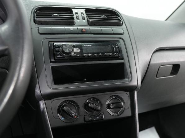Volkswagen Polo V Рестайлинг с пробегом 2018 года, цена 970 000 рублей, 149000 км, седан, Автокод Объявления