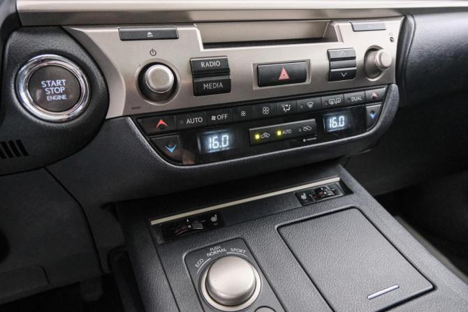 Lexus ES VI с пробегом 2015 года, цена 2 099 000 рублей, 167000 км, седан, Автокод Объявления