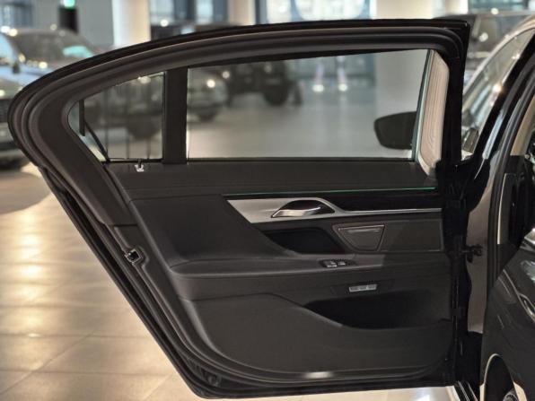 BMW 7 серии VI (G11/G12) с пробегом 2017 года, цена 3 300 000 рублей, 191454 км, седан, Автокод Объявления
