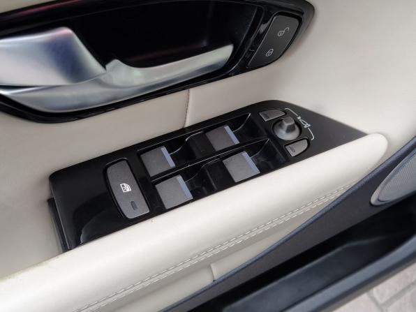 Land Rover Range Rover Evoque I Рестайлинг с пробегом 2017 года, цена 2 640 000 рублей, 96500 км, внедорожник, Автокод Объявления
