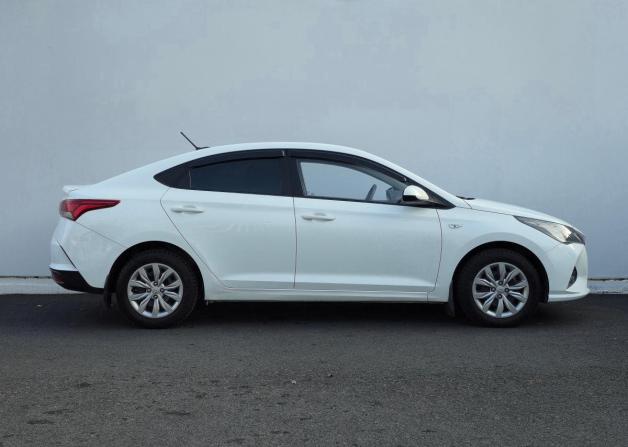 Hyundai Solaris II Рестайлинг с пробегом 2020 года, цена 1 670 000 рублей, 60000 км, седан, Автокод Объявления