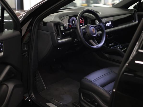 Porsche Cayenne III Рестайлинг с пробегом 2024 года, цена 15 950 000 рублей, 5253 км, внедорожник, Автокод Объявления