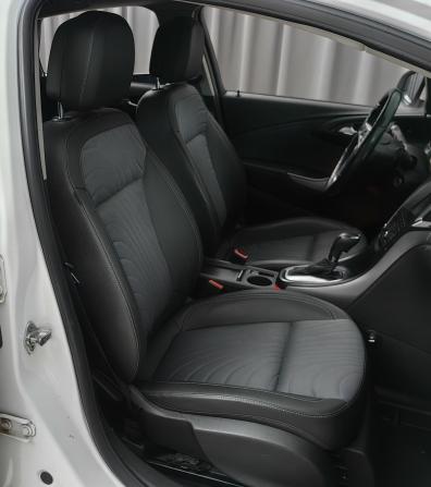 Opel Astra J Рестайлинг с пробегом 2013 года, цена 585 000 рублей, 298000 км, седан, Автокод Объявления