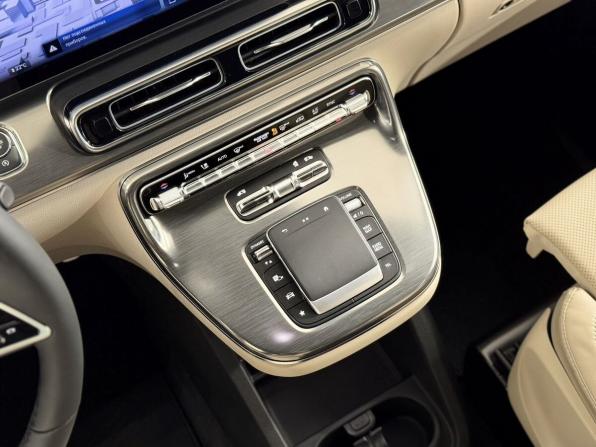 Mercedes-Benz V-Класс III (W447) Рестайлинг 2 с пробегом 2025 года, цена 13 990 000 рублей, 609 км, минивэн, Автокод Объявления