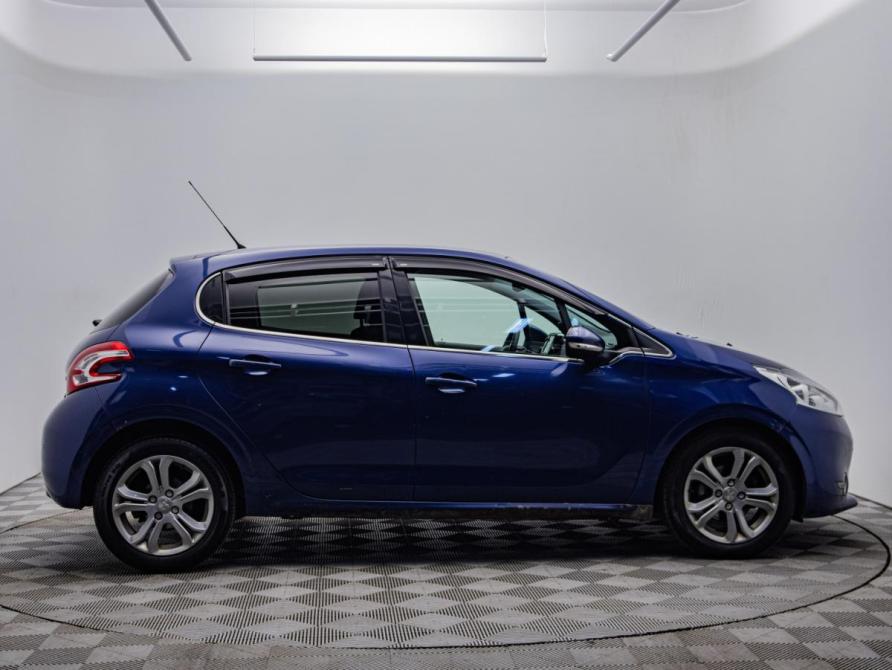 Peugeot 208 I Москва  - изображение 4
